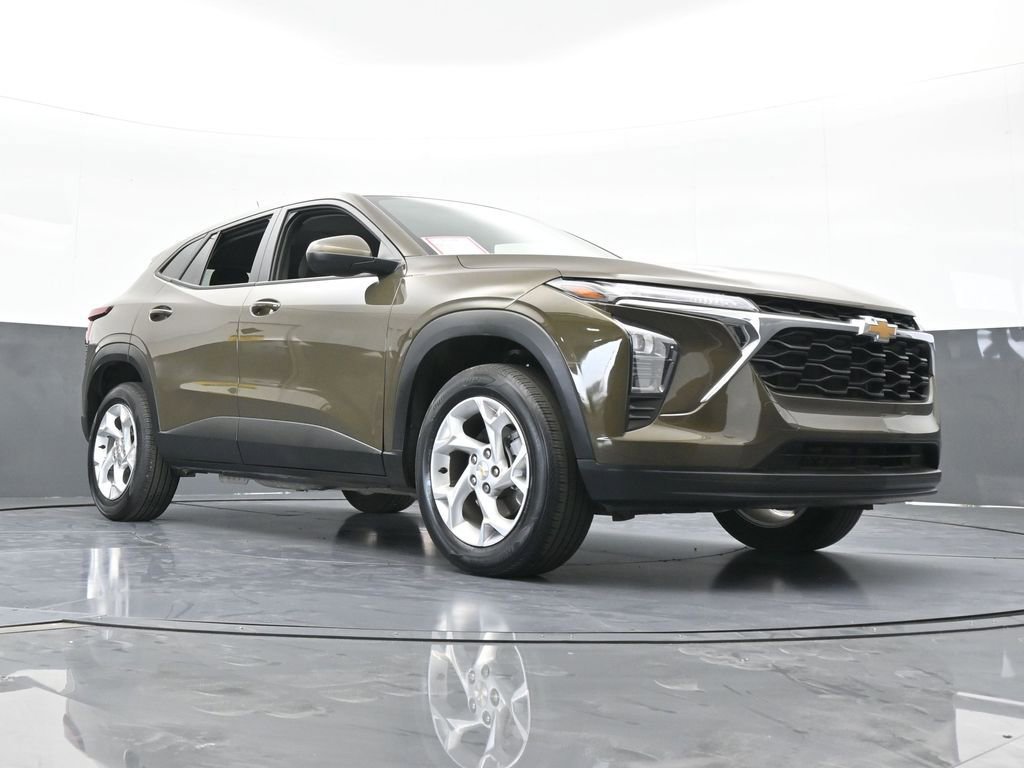 Used 2024 Chevrolet Trax LS w/ LS Convenience Package image 57