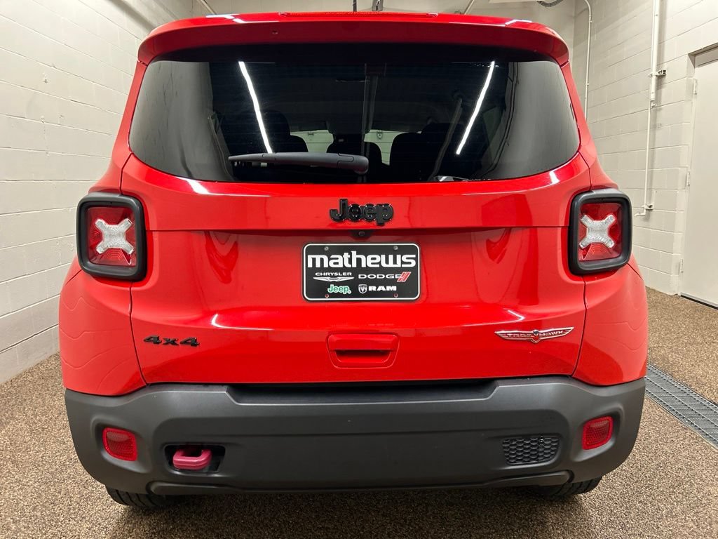Used 2023 Jeep Renegade Trailhawk AWD/4WD image 3