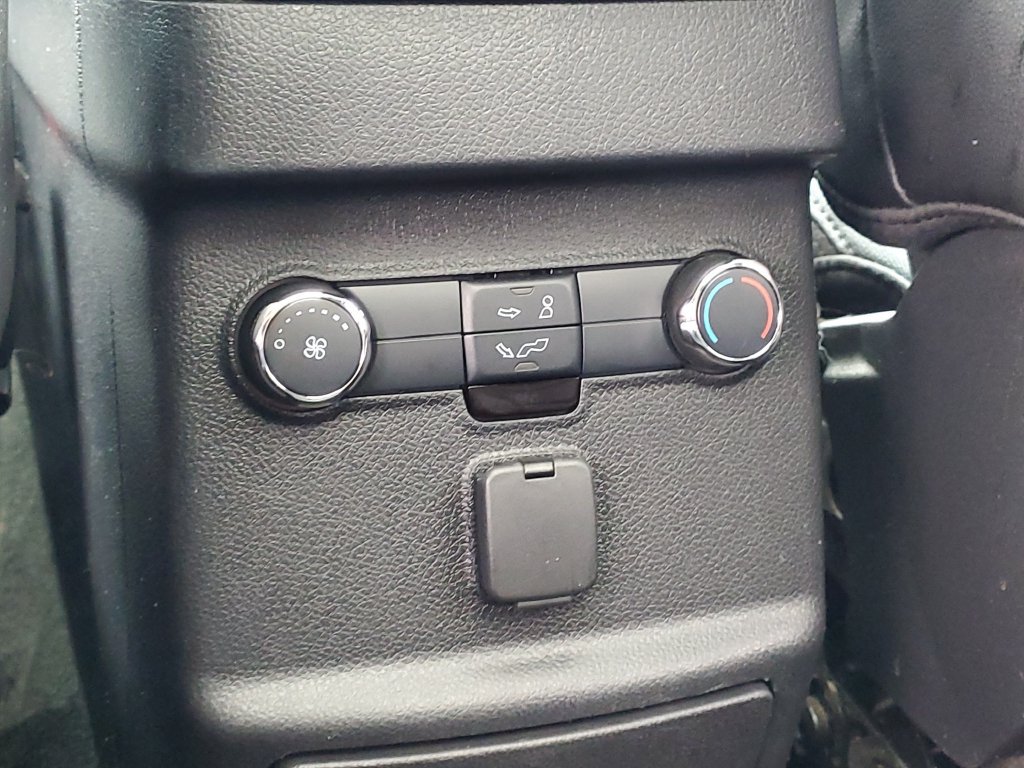 Used 2017 Ford Explorer XLT w/ Equipment Group 202A AWD/4WD image 16