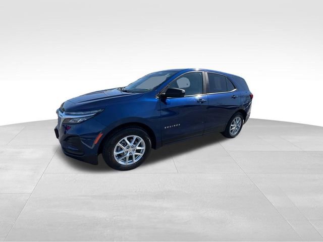 Used 2022 Chevrolet Equinox LS w/ LS Convenience Package image 4