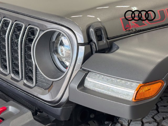 Used 2025 Jeep Gladiator Rubicon w/ Safety Group AWD/4WD image 4
