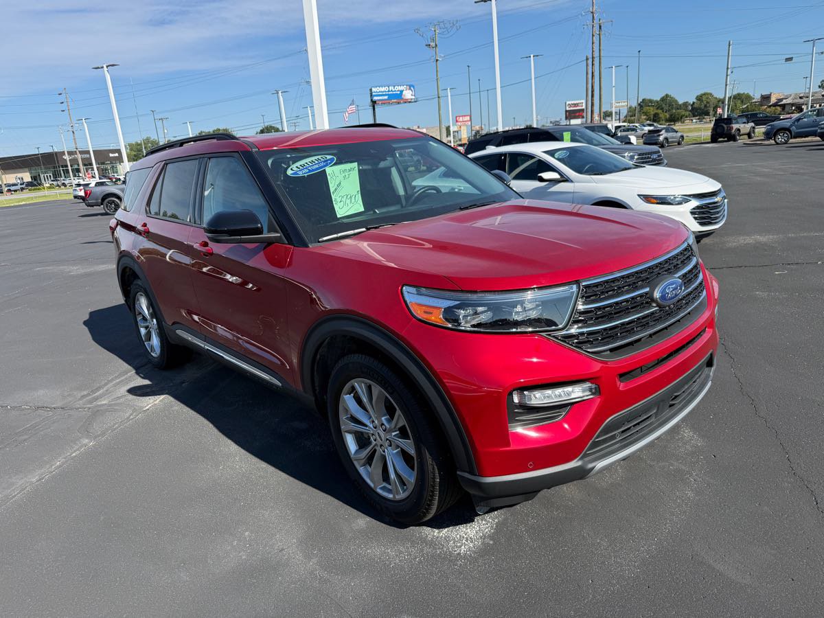 Used 2024 Ford Explorer XLT w/ Equipment Group 202A AWD/4WD image 3