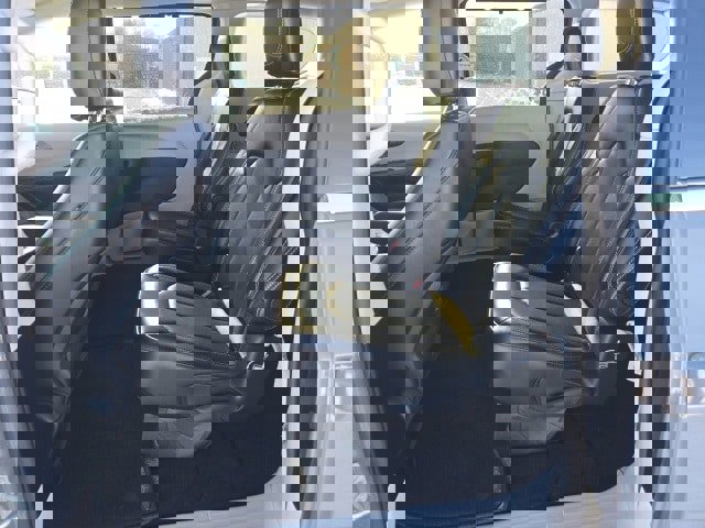 Used 2024 Chrysler Pacifica Touring-L image 9