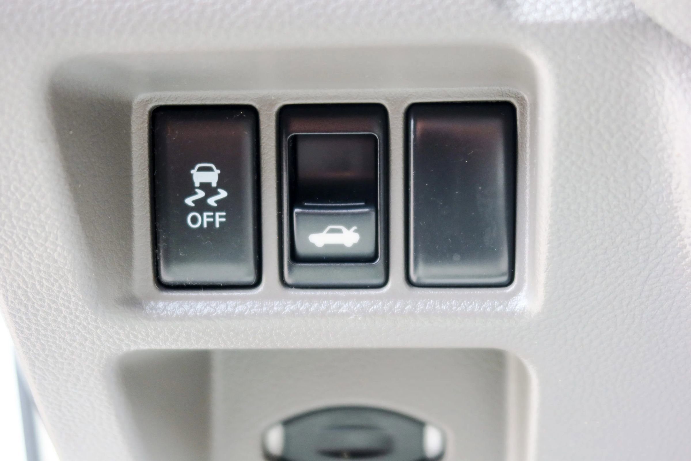 Used 2011 INFINITI G25 x w/ Moonroof Pkg image 12