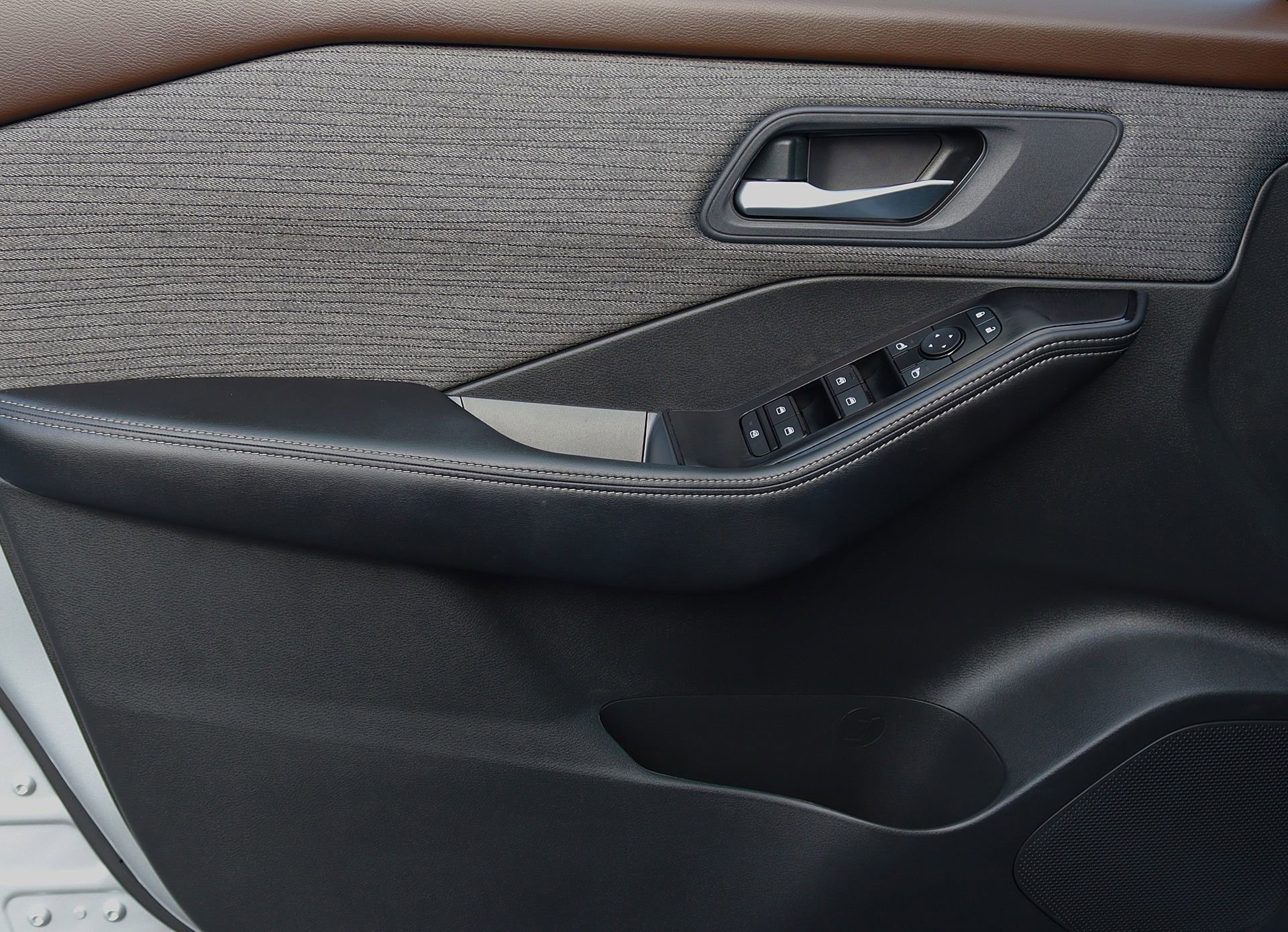 Used 2023 Nissan Rogue SV image 14