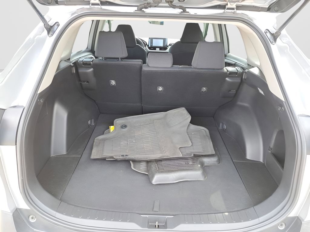 Used 2021 Toyota RAV4 LE image 6