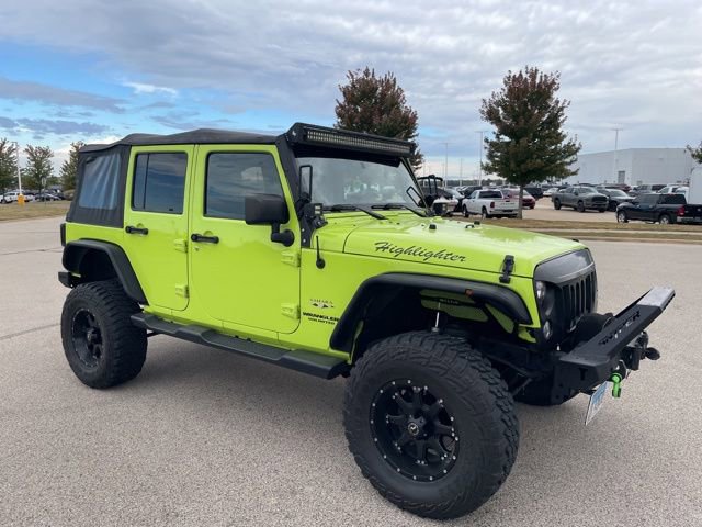 Used 2016 Jeep Wrangler Unlimited Sahara w/ Connectivity Group image 10