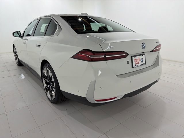 Used 2025 BMW i5 xDrive40 w/ Premium Package image 3