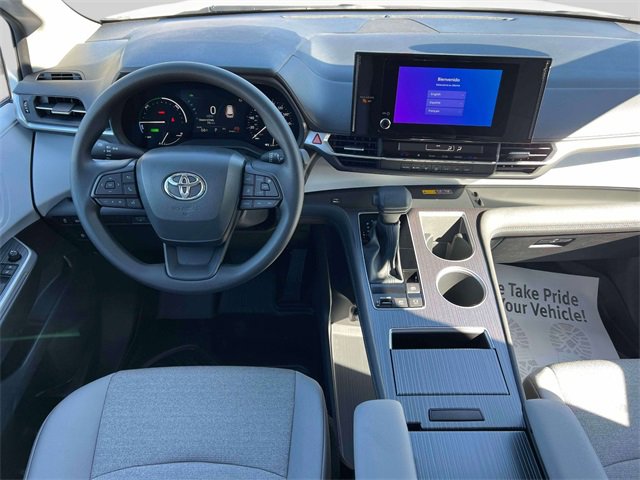Used 2025 Toyota Sienna LE image 13