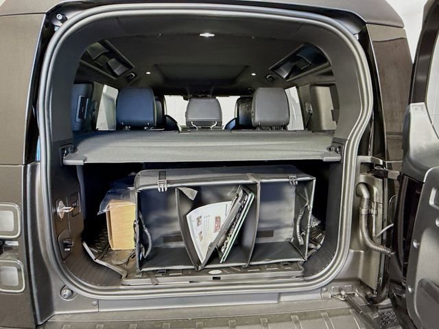 New 2026 Land Rover Defender 110 OCTA AWD/4WD image 28