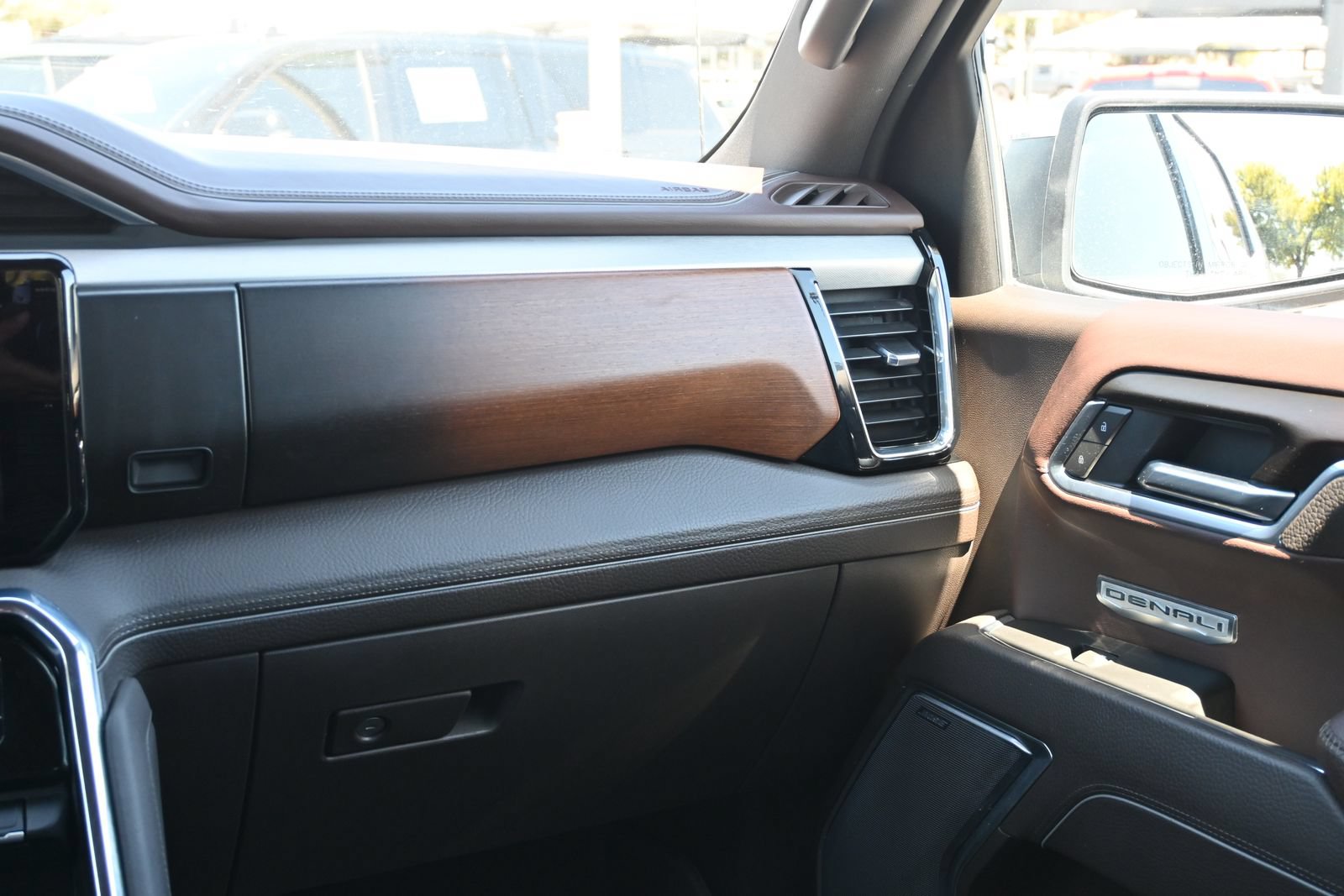 Used 2025 GMC Sierra 1500 Denali AWD/4WD image 8