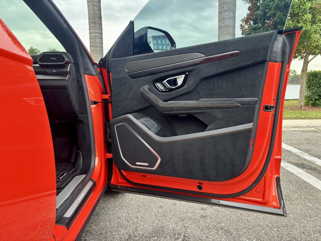 Used 2023 Lamborghini Urus Performante image 24