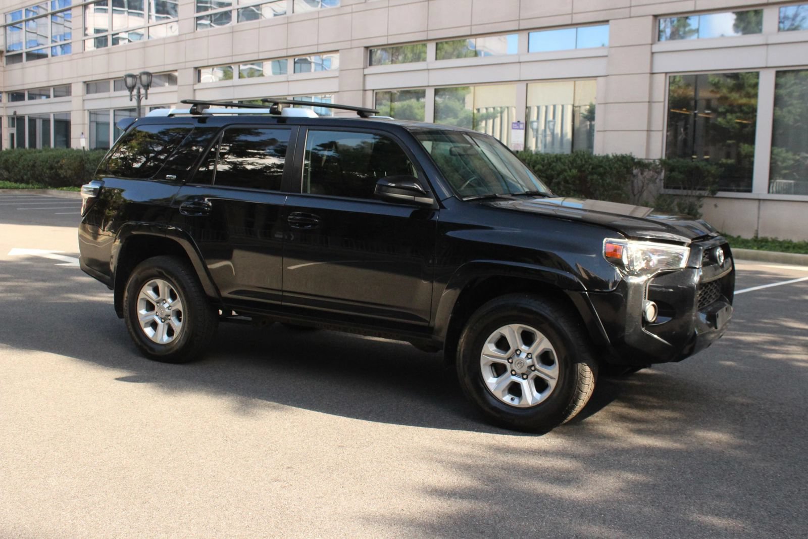 Used 2016 Toyota 4Runner SR5 AWD/4WD image 2