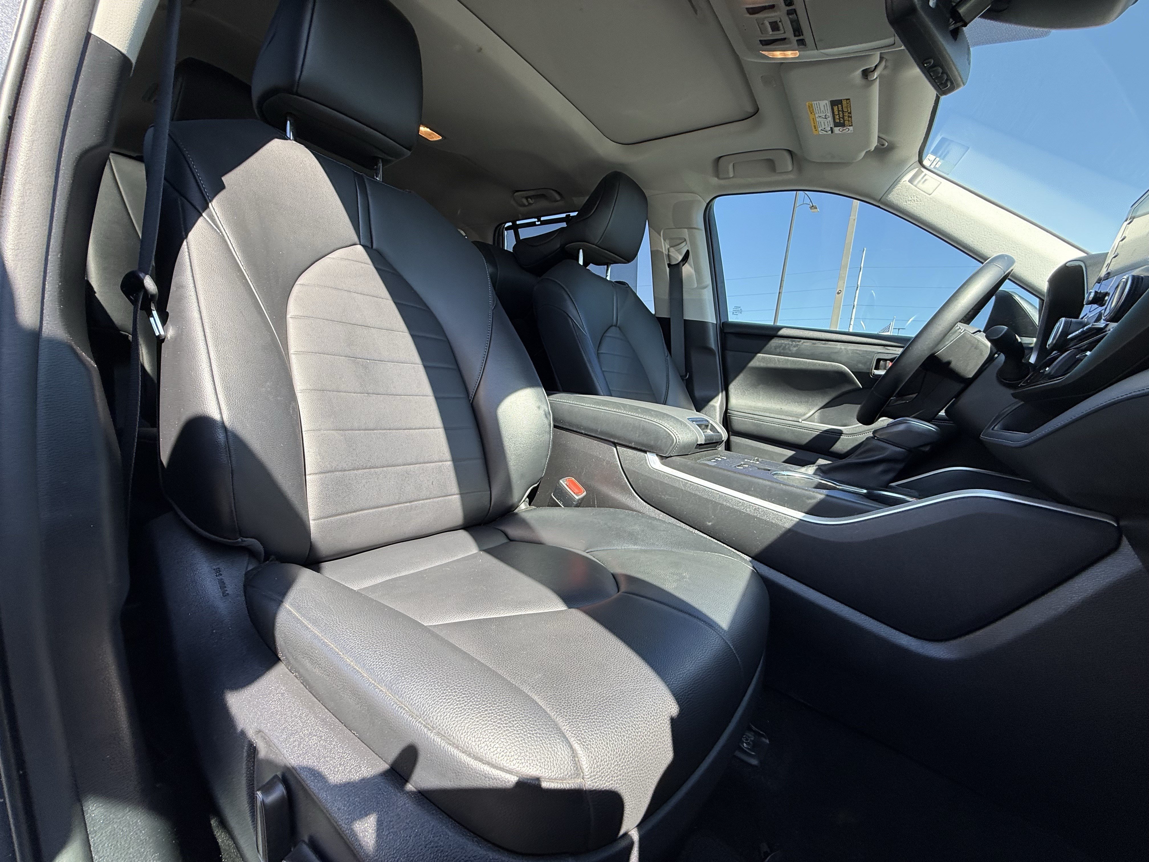 Used 2021 Toyota Highlander XLE AWD/4WD image 36