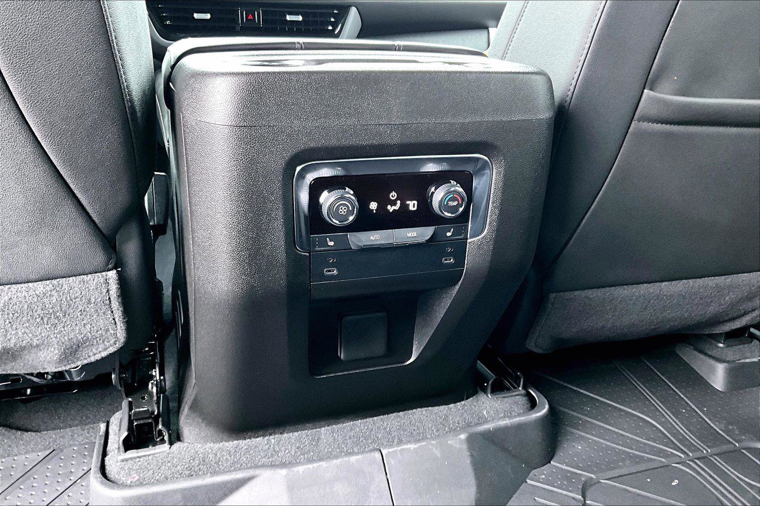 New 2026 Chevrolet Suburban Z71 w/ Comfort Package image 15