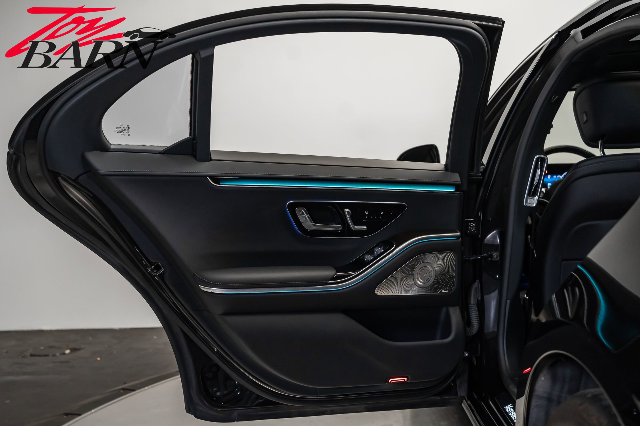 Used 2022 Mercedes-Benz S 500 4MATIC w/ 3D Technology Package image 40