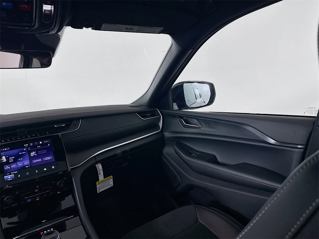 New 2025 Jeep Grand Cherokee Altitude image 25