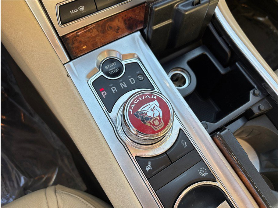 Used 2015 Jaguar XF Premium RWD image 37