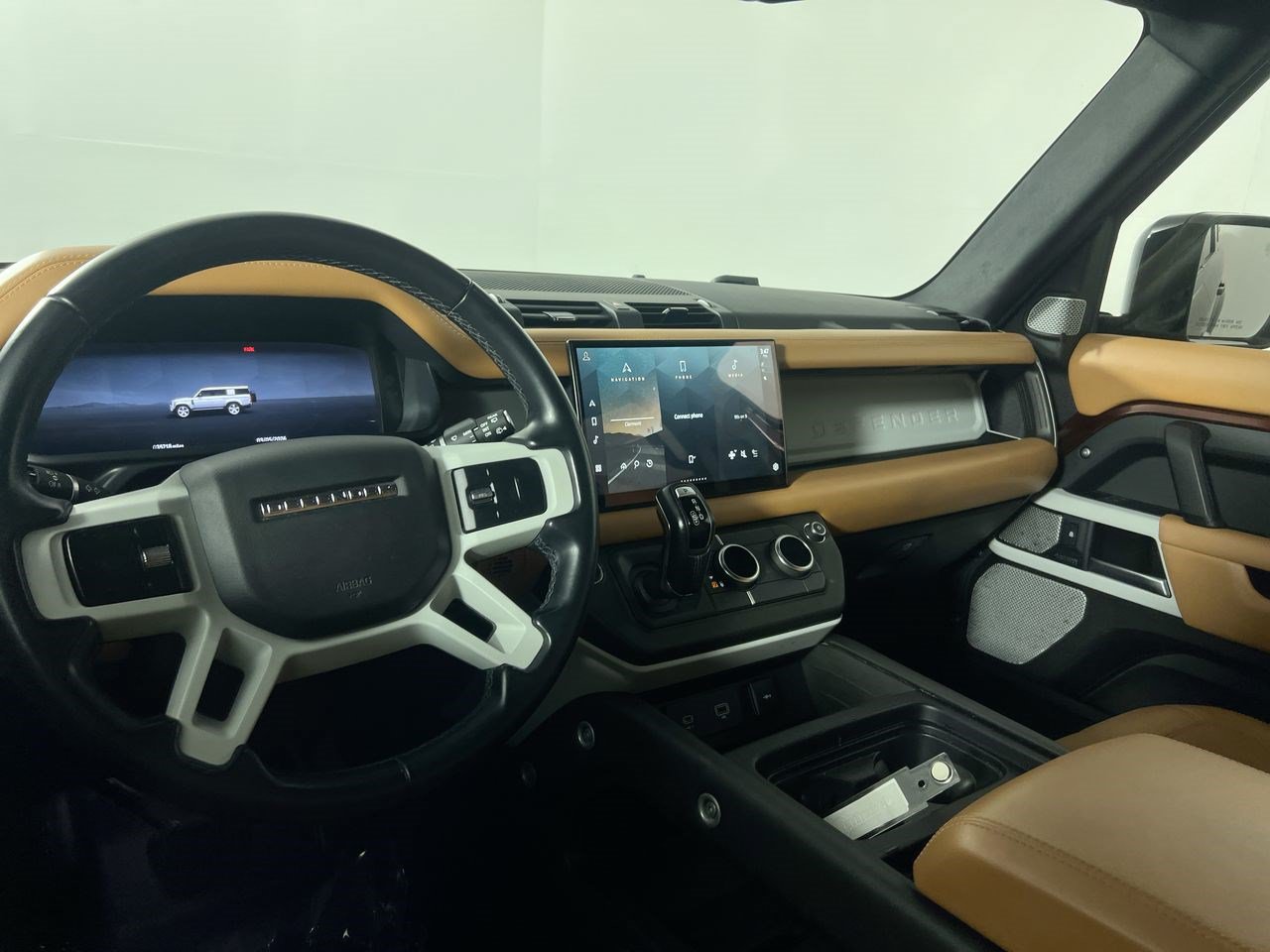Used 2023 Land Rover Defender 130 SE AWD/4WD image 27