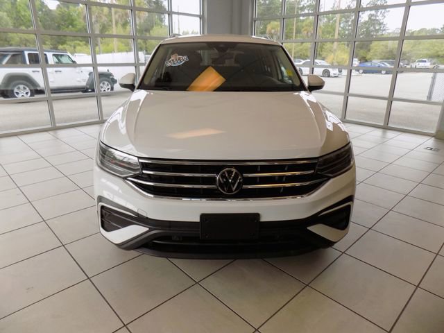 Used 2022 Volkswagen Tiguan SE AWD/4WD image 2