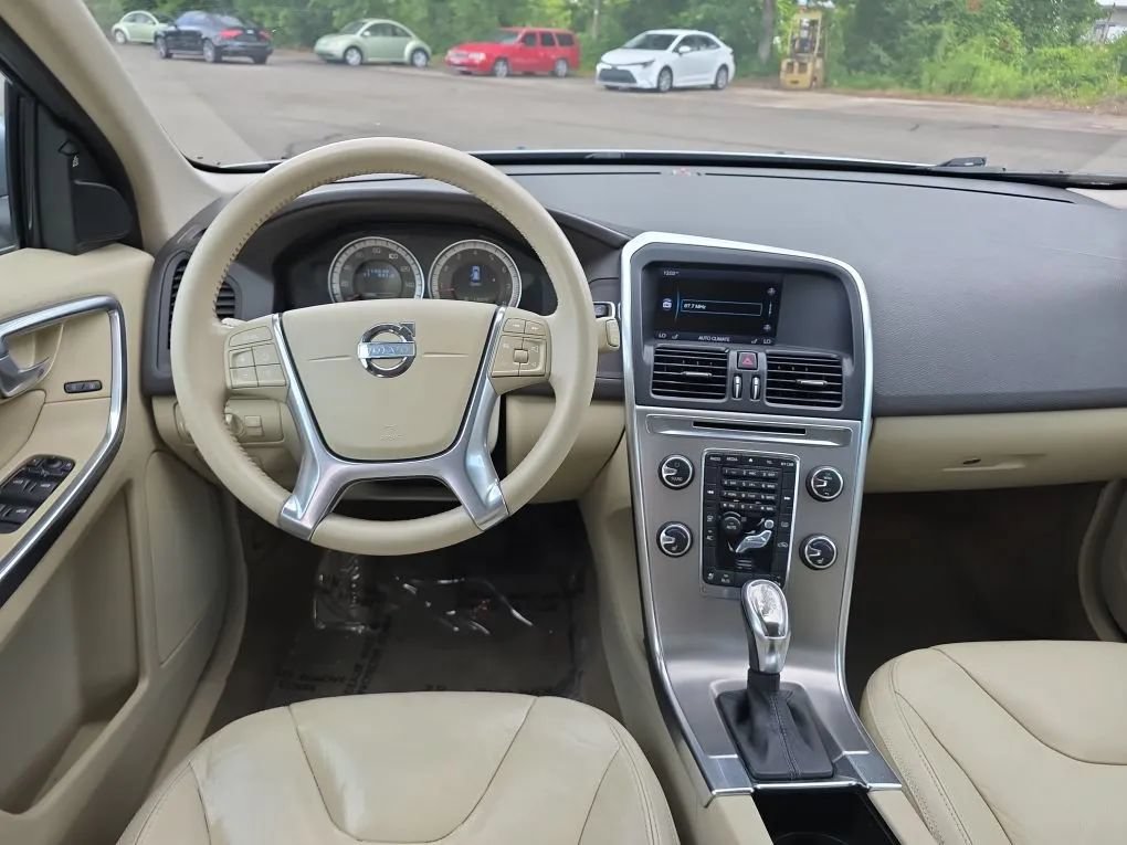 Used 2013 Volvo XC60 T6 AWD/4WD image 14
