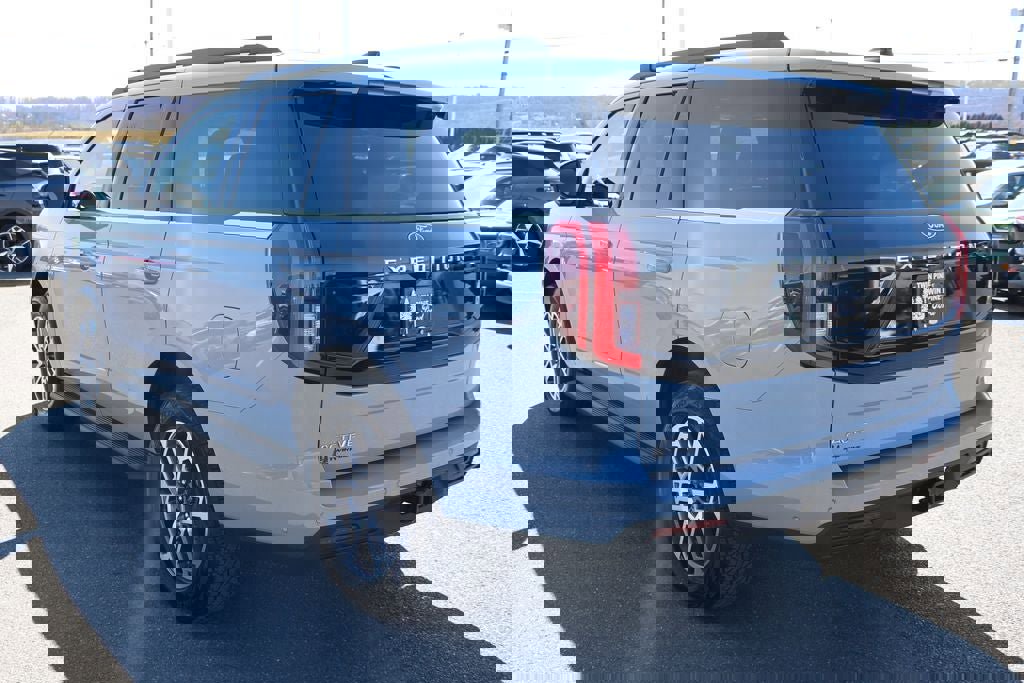 Used 2025 Ford Expedition Active image 6