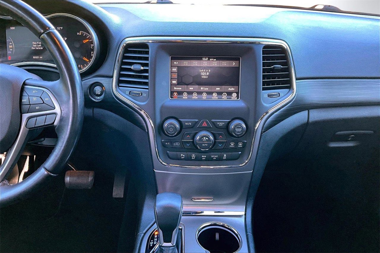 Certified 2021 Jeep Grand Cherokee Laredo image 12