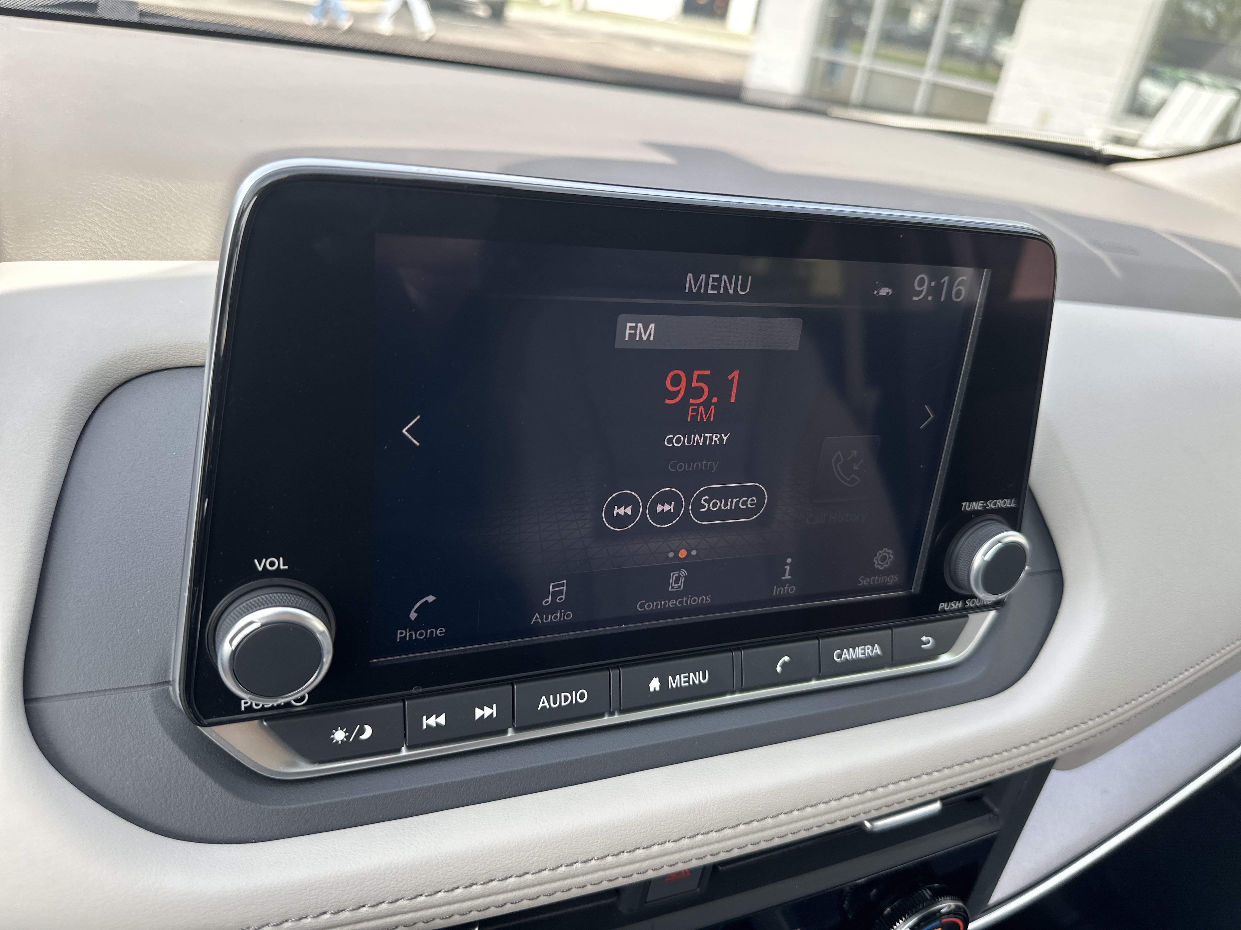 Used 2023 Nissan Rogue SV FWD image 17