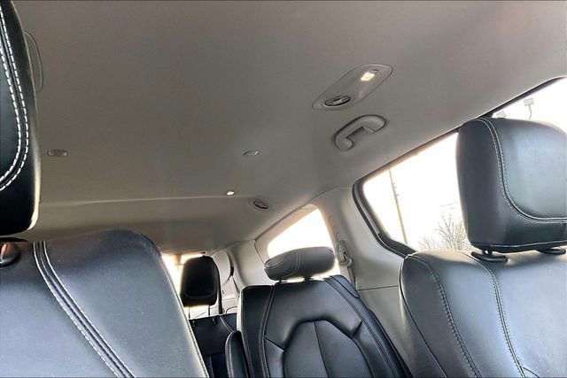 Used 2024 Chrysler Pacifica Touring-L image 23