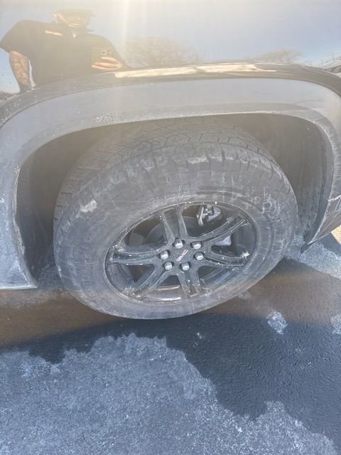 Used 2022 GMC Acadia AT4 w/ Technology Package image 10