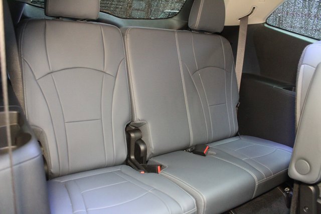 Used 2021 Buick Enclave Essence image 12