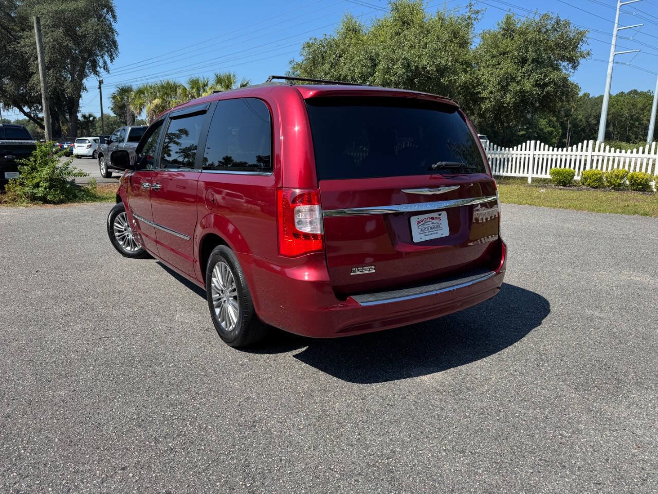 Used 2013 Chrysler Town & Country Touring-L w/ Entertainment Group #2 FWD image 34