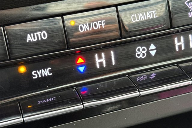 Used 2022 Buick Envision Essence w/ Sport Touring Package image 29