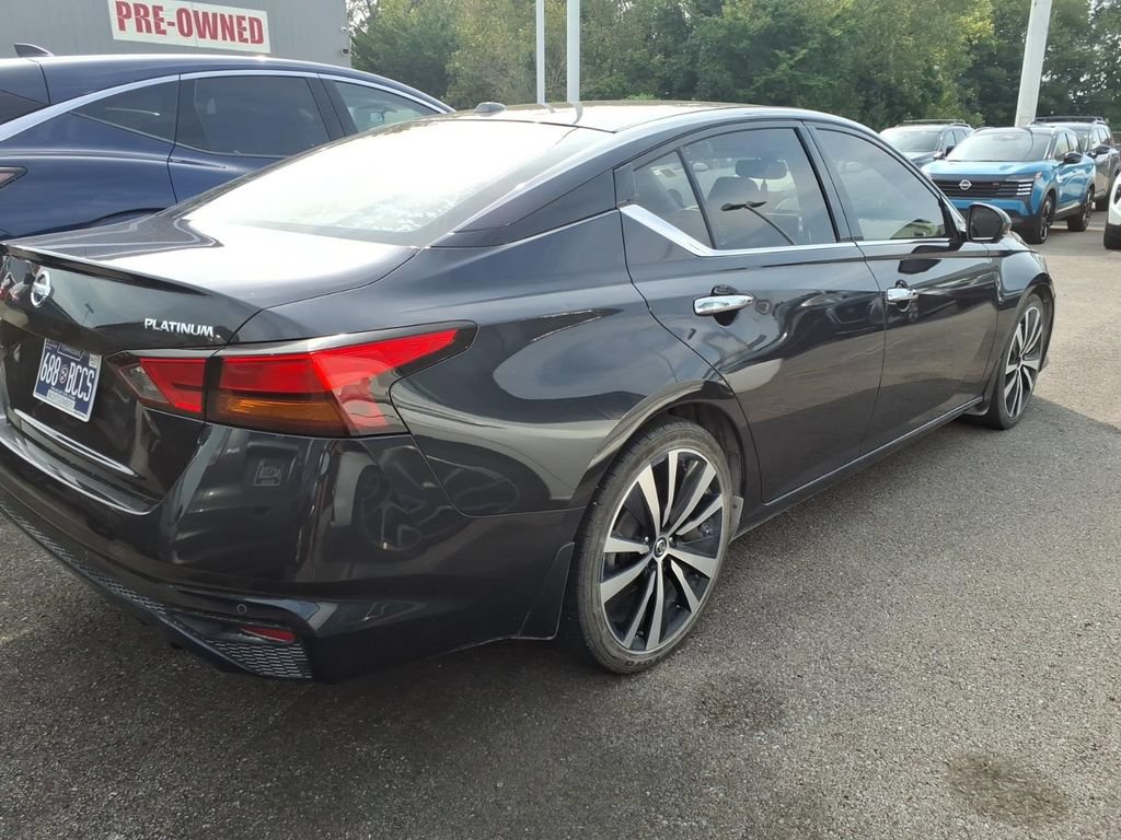 Used 2020 Nissan Altima 2.5 Platinum FWD image 2