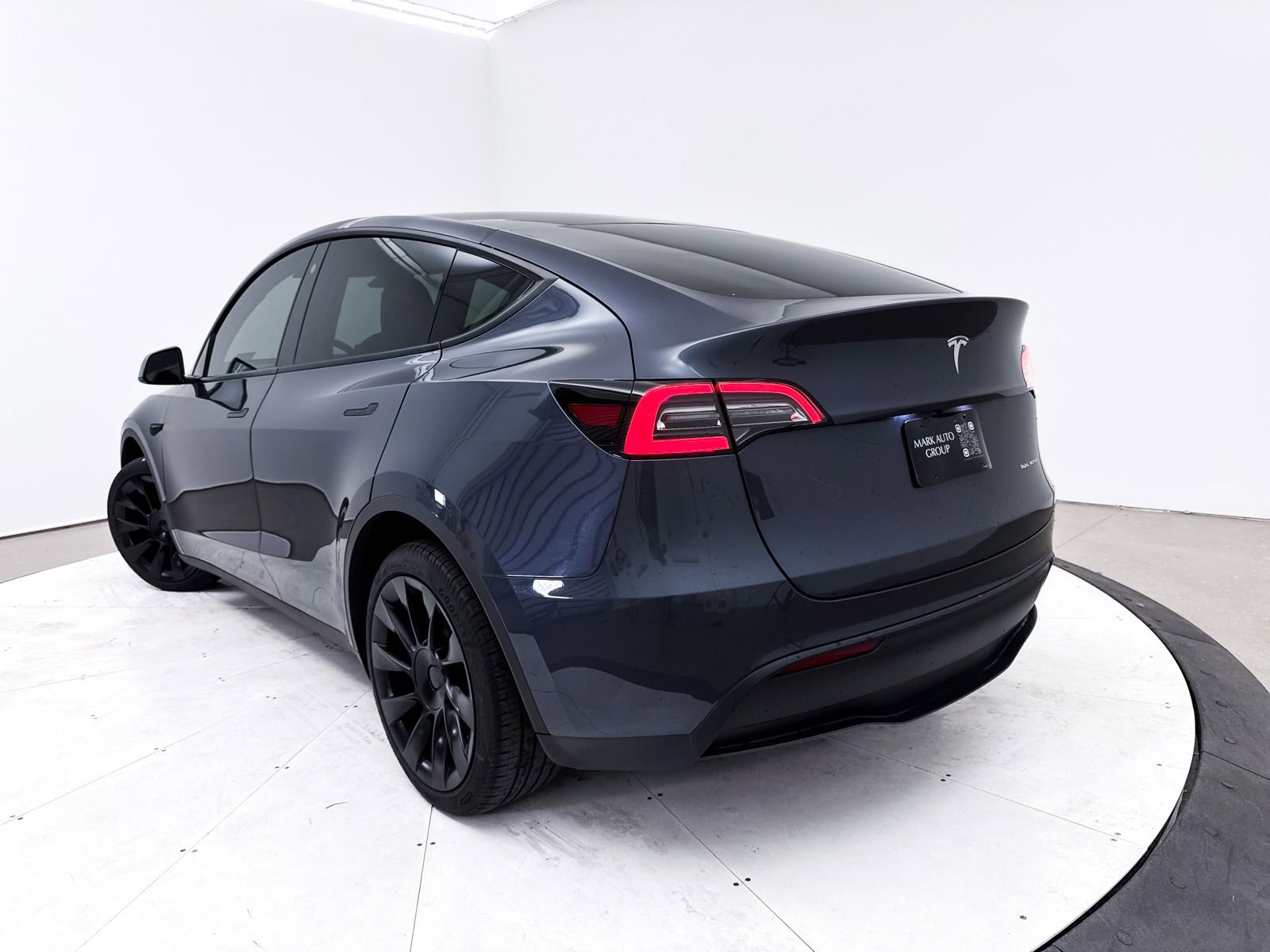 Used 2023 Tesla Model Y Long Range image 2