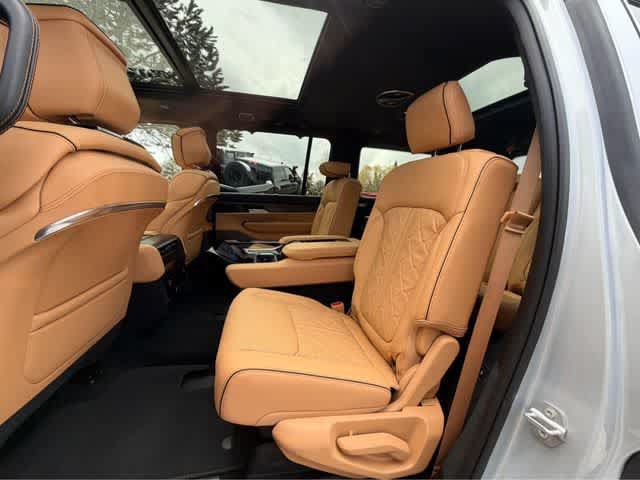 New 2026 Jeep Grand Wagoneer Summit AWD/4WD image 41