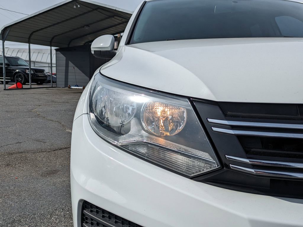 Used 2017 Volkswagen Tiguan Limited w/ Premium Package image 11