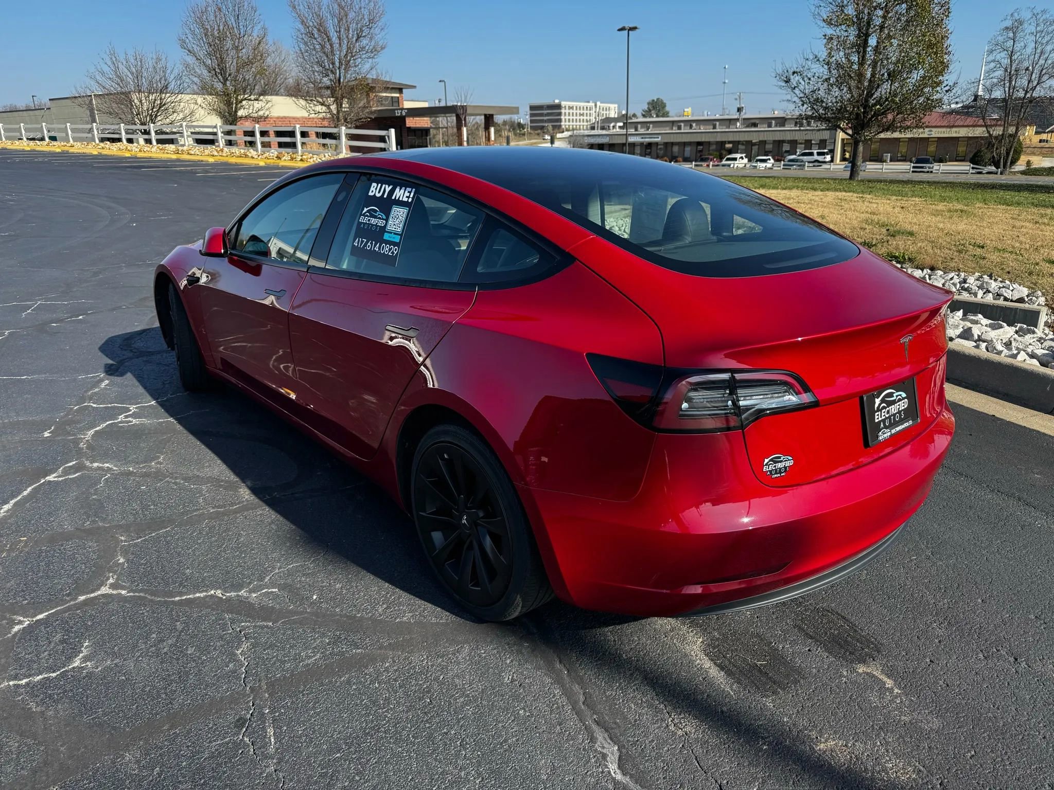 Used 2023 Tesla Model 3 Standard Range image 2