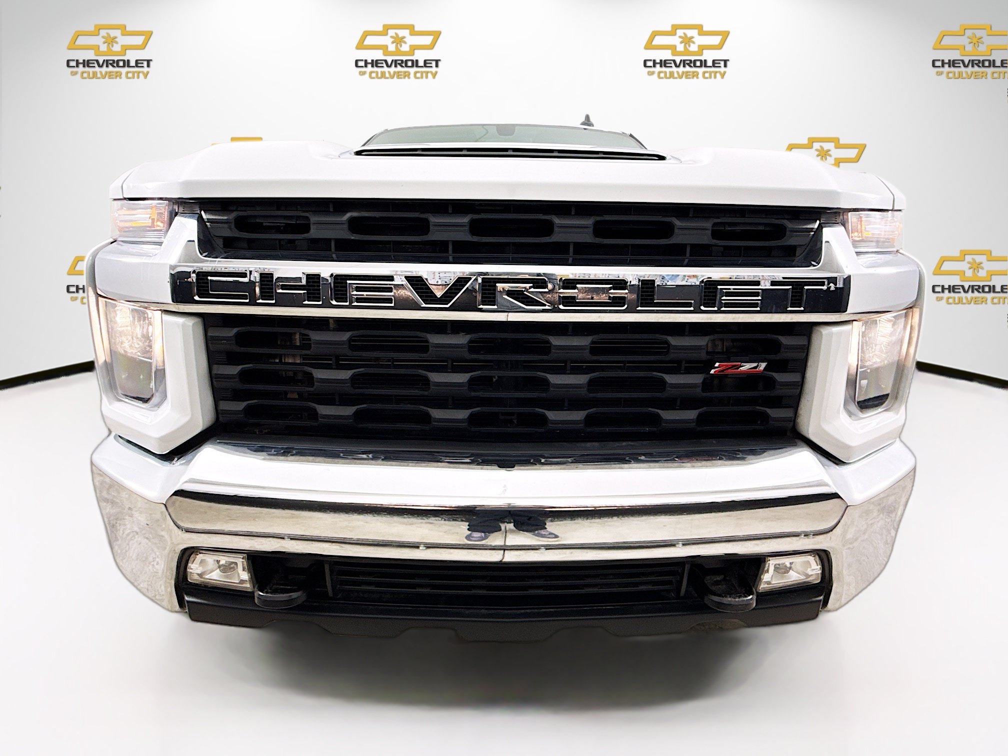 Used 2022 Chevrolet Silverado 2500 LT w/ Convenience Package AWD/4WD image 2
