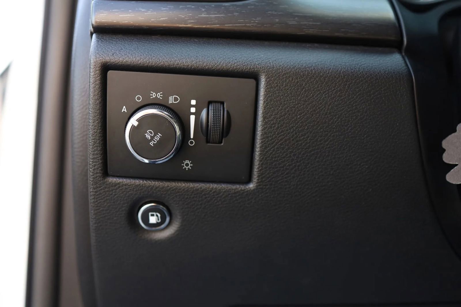 Used 2018 Jeep Grand Cherokee Laredo image 13