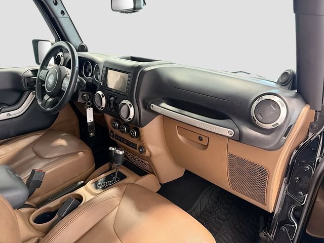 Used 2014 Jeep Wrangler Unlimited Rubicon w/ Max Tow Package AWD/4WD image 21