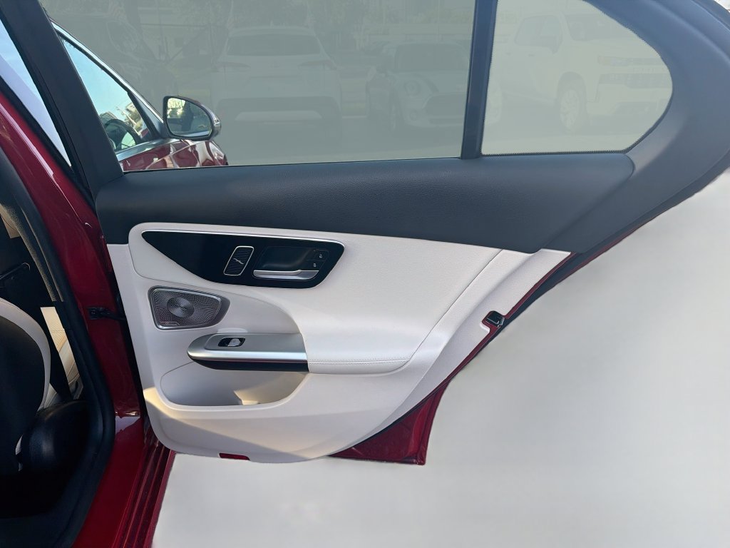 Used 2025 Mercedes-Benz C 300 4MATIC Sedan image 32