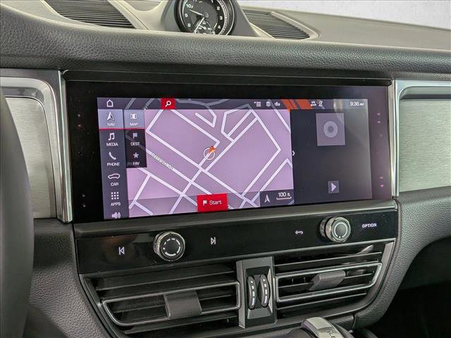 Certified 2025 Porsche Macan AWD/4WD image 19