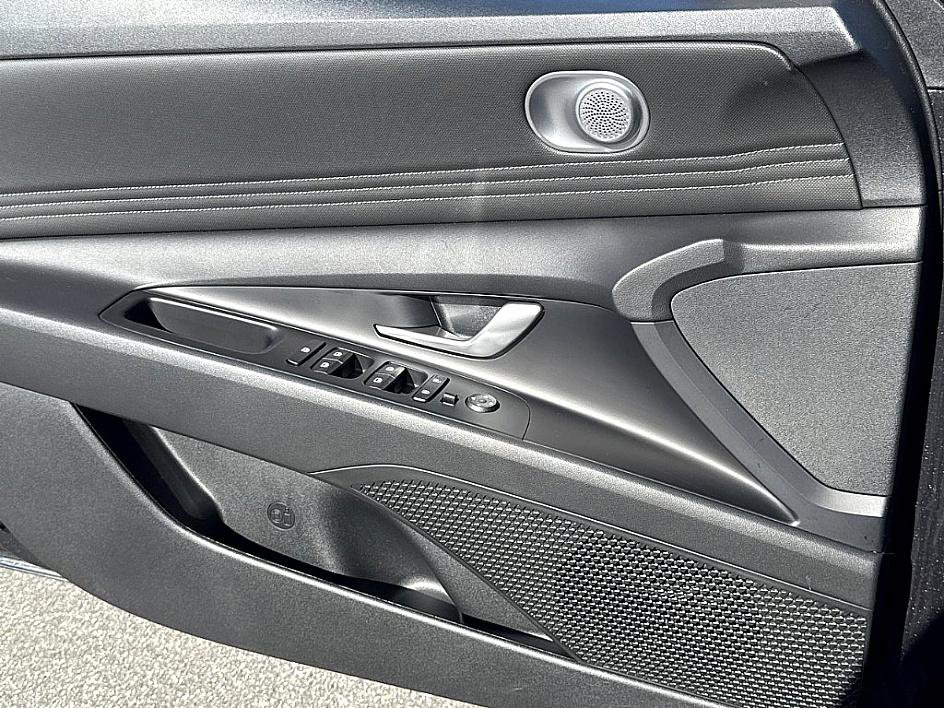 Certified 2023 Hyundai Elantra SEL w/ Convenience Package image 21