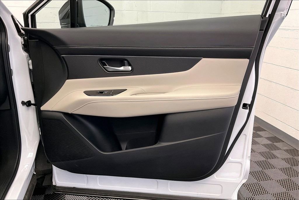 Certified 2025 Nissan Murano SV image 23