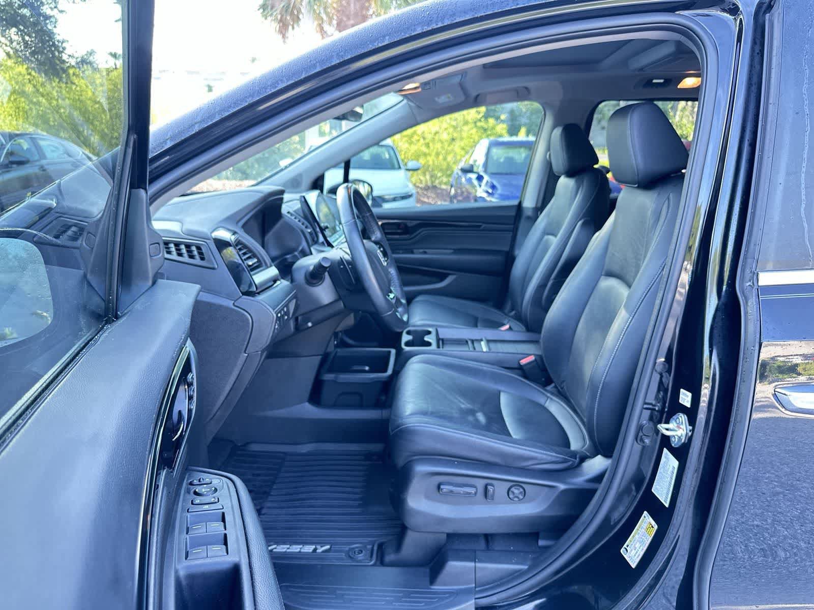 Used 2024 Honda Odyssey Touring image 2