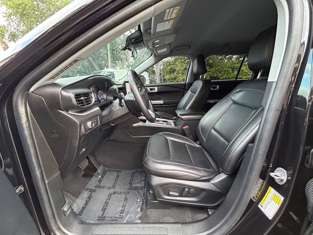 Used 2022 Ford Explorer XLT w/ Equipment Group 202A image 10