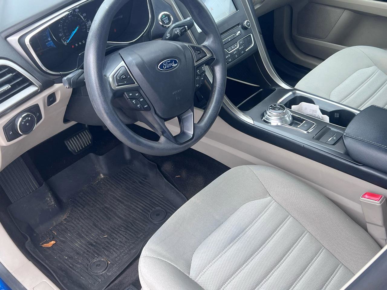 Used 2017 Ford Fusion SE w/ Fusion SE Technology Package image 11