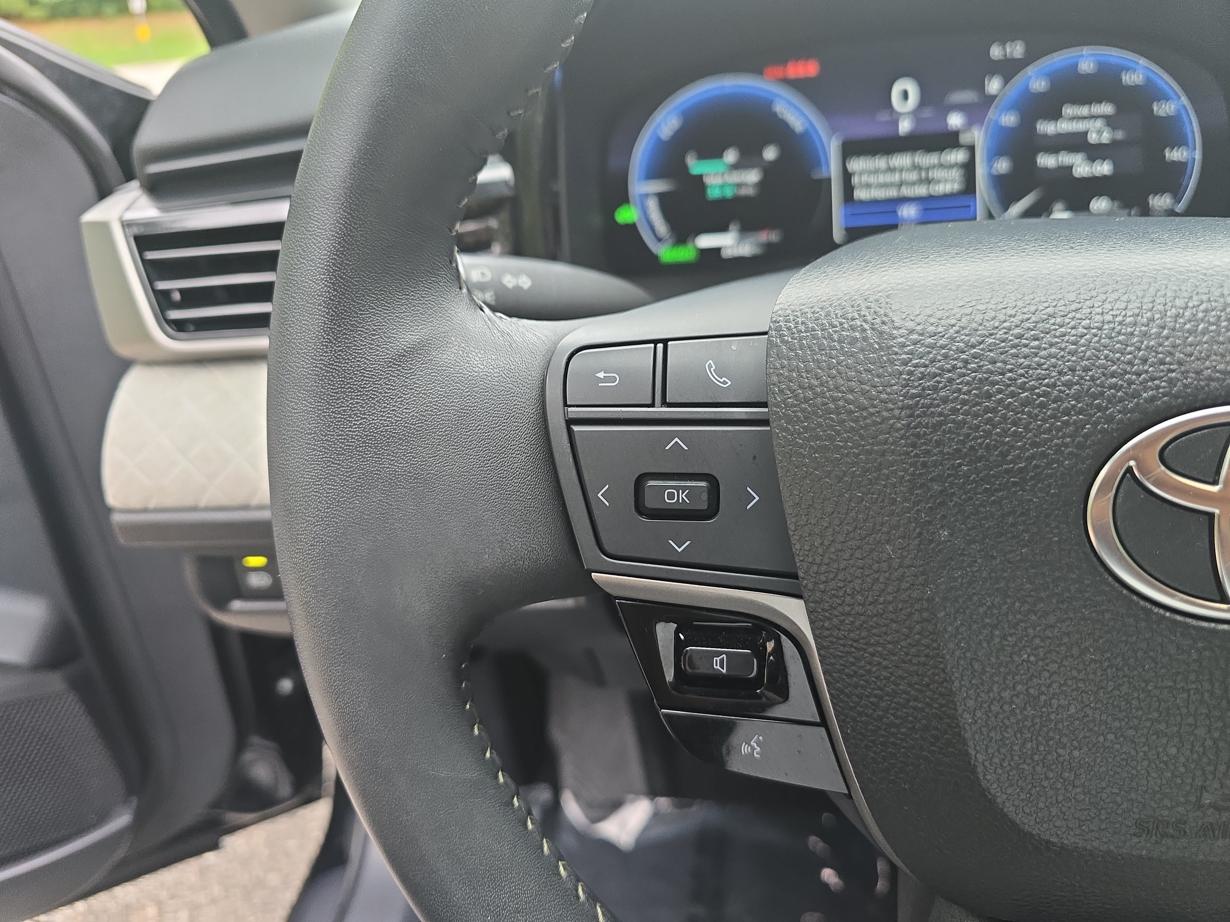 Used 2025 Toyota Camry XLE FWD image 16