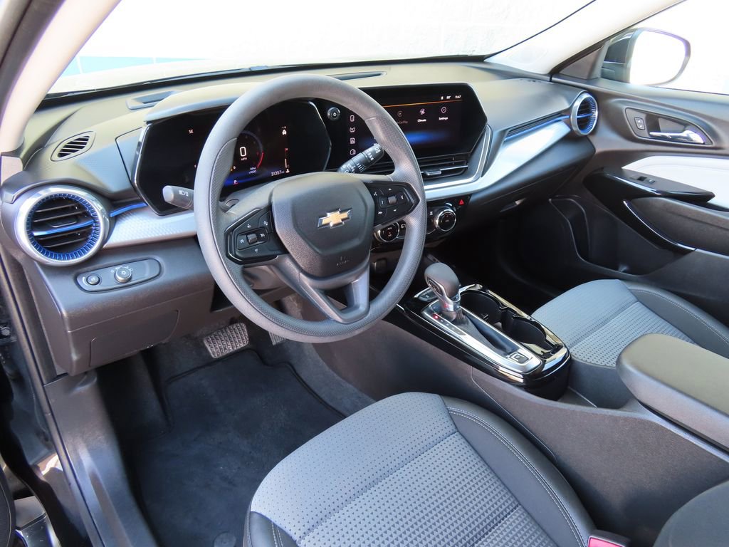 Certified 2025 Chevrolet Trax LT image 19